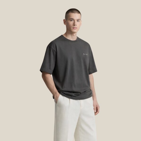 Boxy Tee Essential - Oversize'owa Koszulka z Naszywką DosGatos | DosGatos